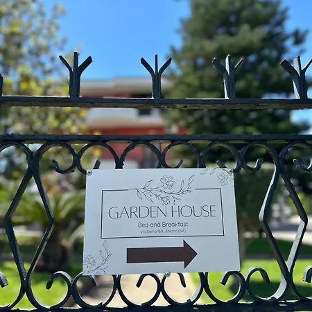 Garden House Bed & Breakfast *